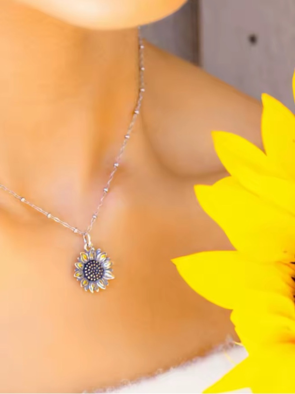 James Avery Wild Sunflower Charm RETAILS FOR $79 LIKE & GET 25% OFF - Picture 2 of 5
